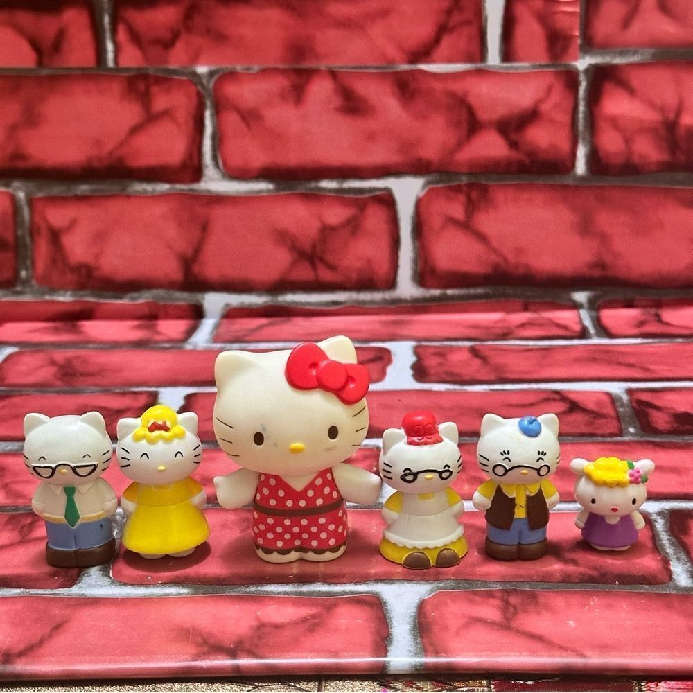 Hello Kitty World PVC mini figures